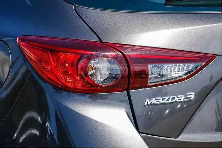 $12997 : Mazda Mazda3 2016 i Sport 4d image 10