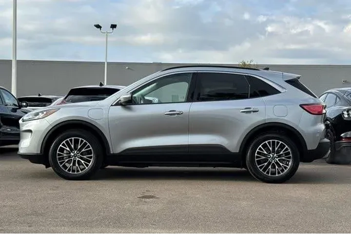 $22000 : Ford Escape Plug-In Hybrid 2 image 9