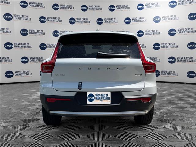 $51975 : PRE-OWNED 2024 VOLVO XC40 B5 image 4