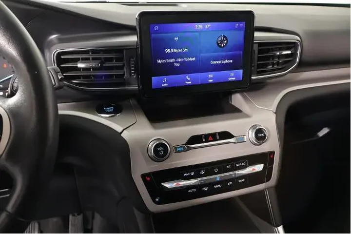 $27037 : Ford Explorer 2024 AWD XLT 4 image 5