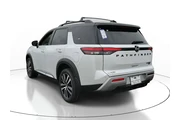 $54215 : Nissan Pathfinder 2025 AWD P thumbnail