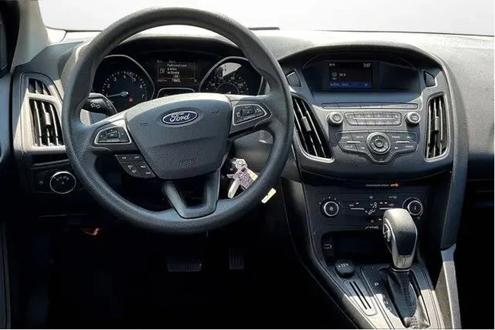 $15491 : Ford Focus 2018 SE 4dr Sedan image 5