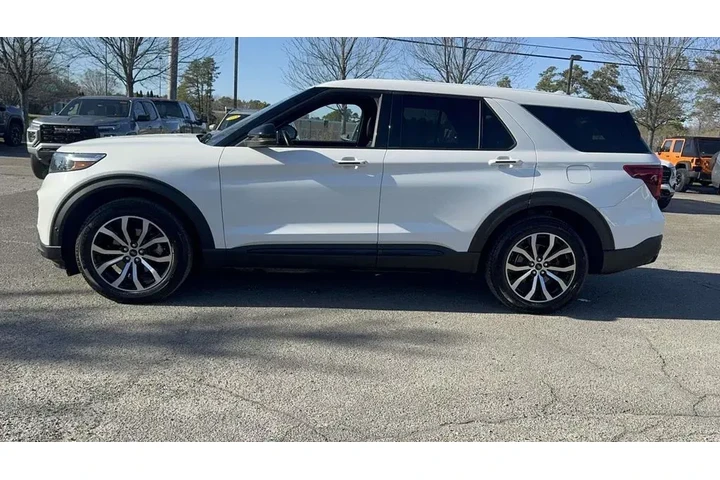 $25900 : Ford Explorer 2021 AWD ST 4d image 4