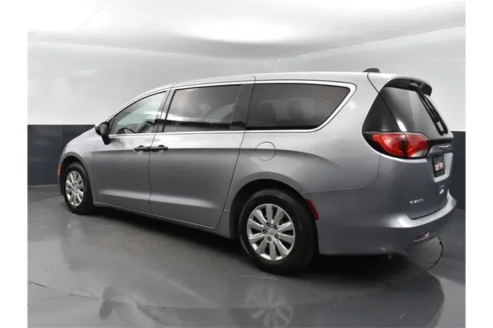 $17659 : Chrysler Voyager 2021 L 4dr image 3