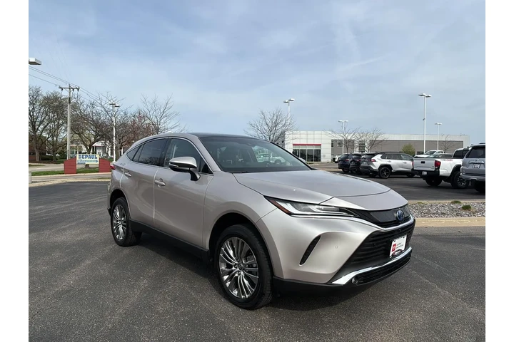 $40993 : 2023 Venza Limited image 9