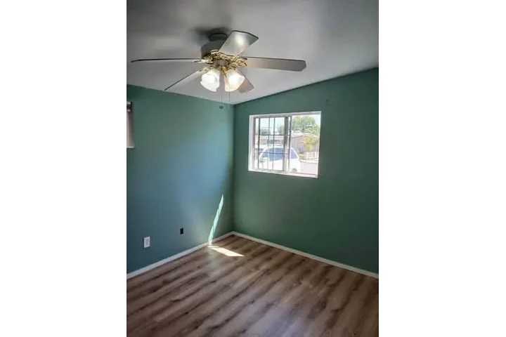 $800 : SE RENTA CUARTO EN GARDEN GROV image 2