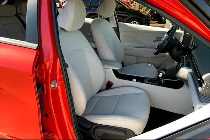 $20997 : Hyundai KONA 2025 AWD SEL 4d image 9