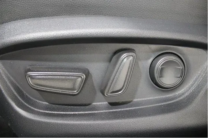 $31955 : Toyota Camry 2025 SE 4dr Sed image 4