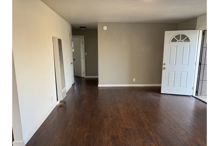 $2500 : Se Renta Casita image 2