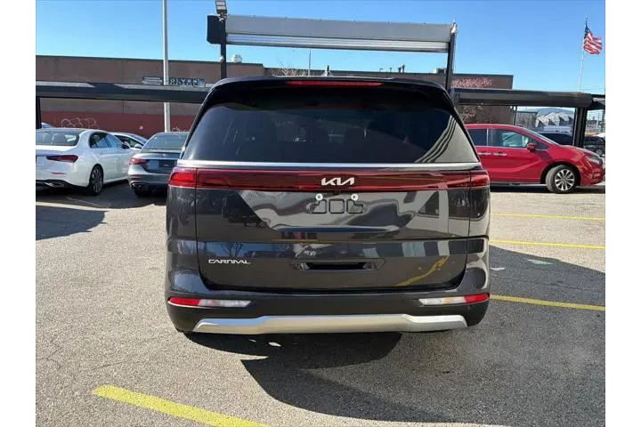 $32990 : Kia Carnival 2023 EX 4dr Min image 5