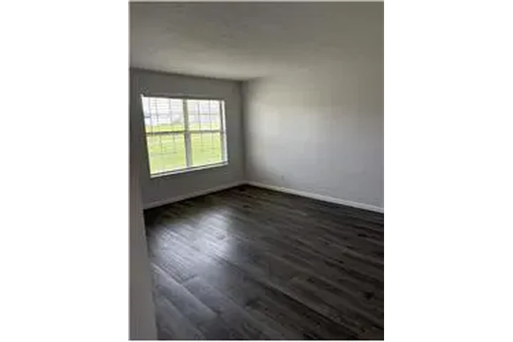 $1595 : Rental property with 3 bedro image 2