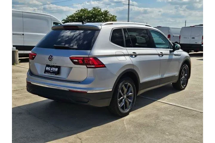 $20425 : Volkswagen Tiguan 2024 Wolfs image 3