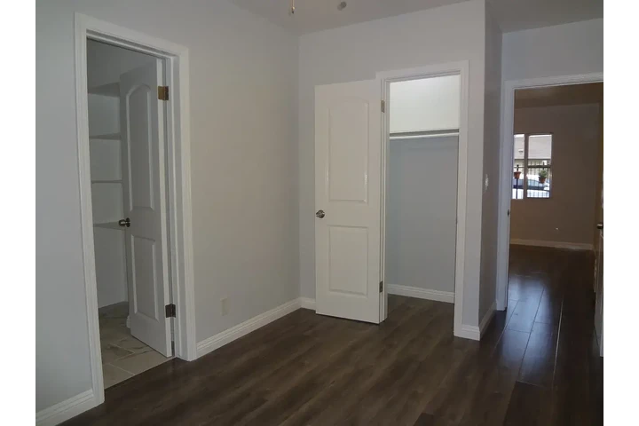 $825 : Family Homes available image 7