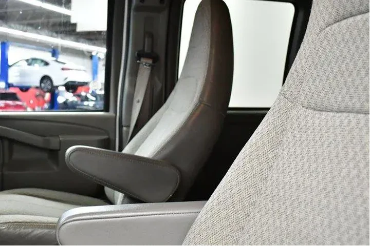 $39994 : Chevrolet Express 2024 LT 35 image 10