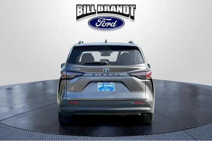 $38800 : Toyota Sienna 2023 XLE 8-Pas image 4