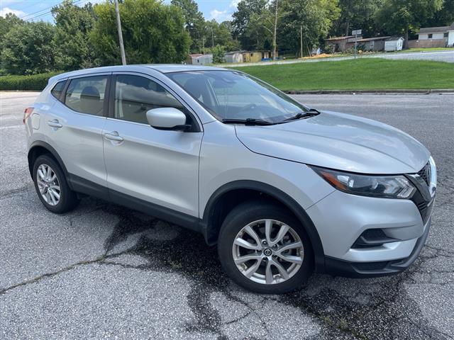 $19990 : PRE-OWNED 2022 NISSAN ROGUE S image 5