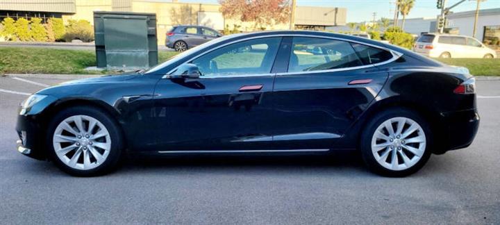 $29950 : 2018 Model S 75D image 3