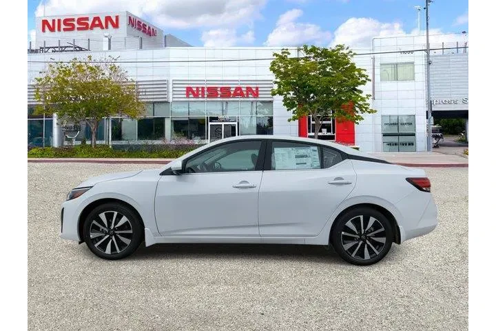 $23815 : Nissan Sentra 2025 SV 4dr Se image 3