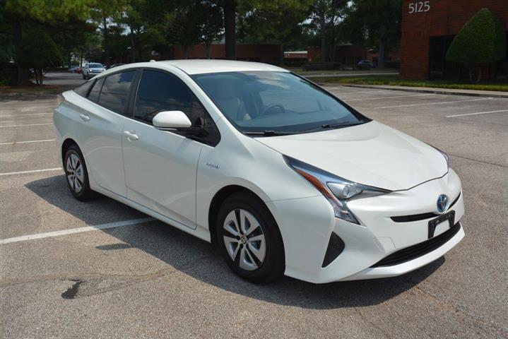 2016 Prius Four image 5