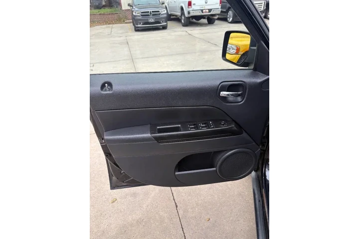 $4950 : 2011 Patriot Sport image 9