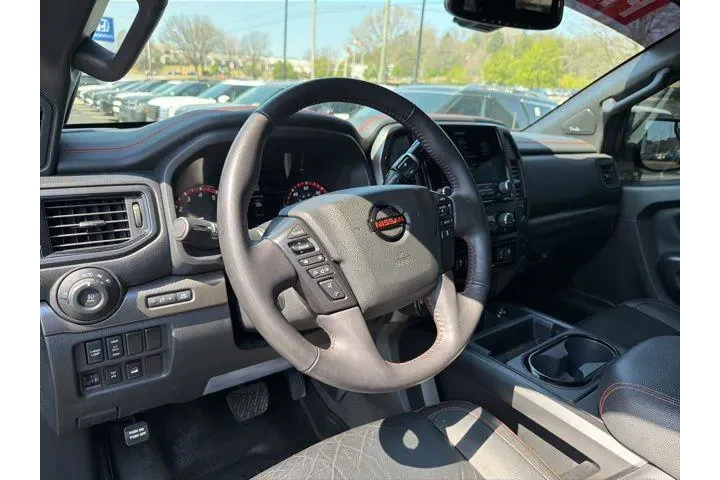 $36656 : Nissan Titan 2021 4x4 PRO-4X image 9