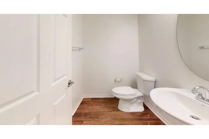 $2350 : Nice 3 bedroom apartment image 8