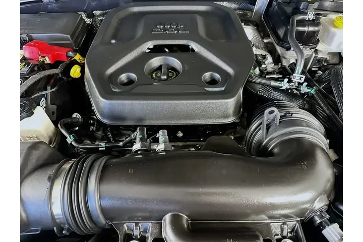 $27905 : Jeep Wrangler 2024 4x4 Sahar image 9