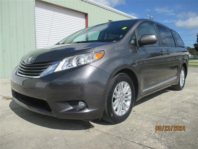 $14895 : 2013 Sienna image 1