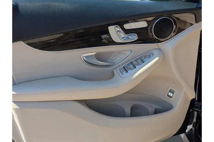 $24999 : Mercedes-Benz GLC 2021 GLC 3 image 10