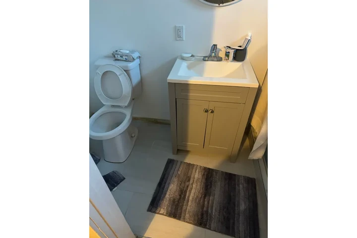 $850 : Cuarto de renta image 1