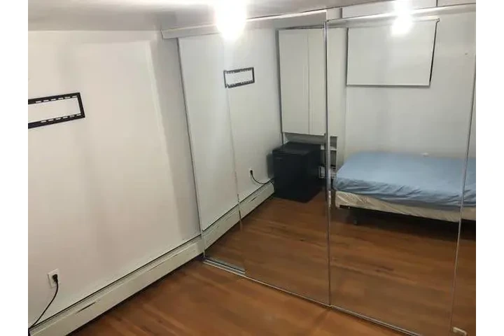 $650 : CUARTO AMOBLADO EN FLUSHING image 2