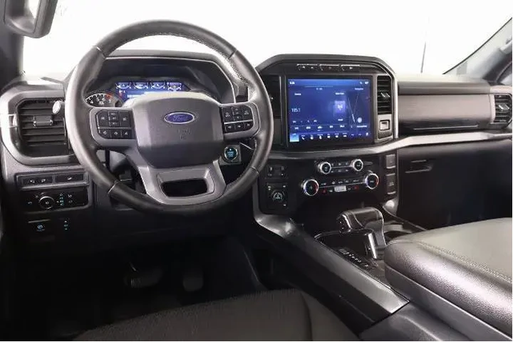 $39526 : Ford F-150 2023 4x4 XLT 4dr image 2