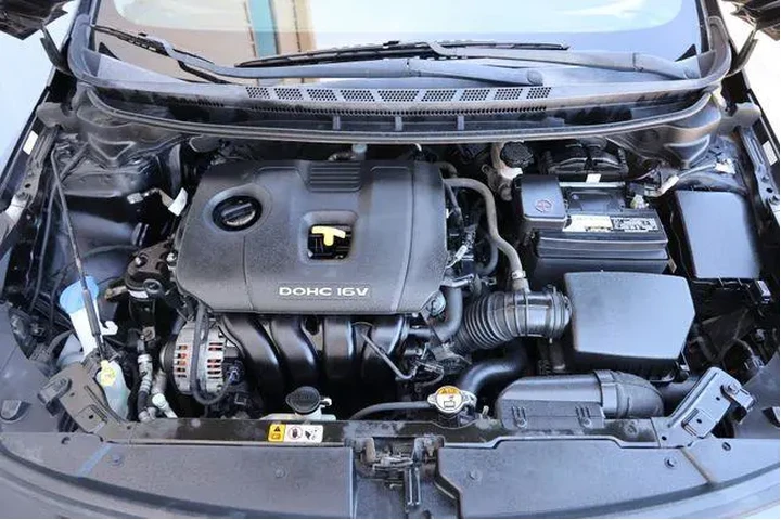 $9418 : Kia Forte 2018 LX 4dr Sedan image 10