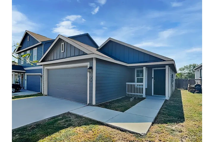 $972 : Comfortable Apartment image 2