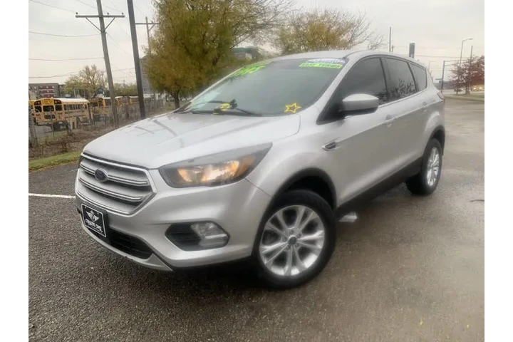 $9995 : 2019 Escape SE image 2