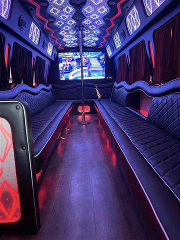 hummer scalade party bus 650x4 image 6