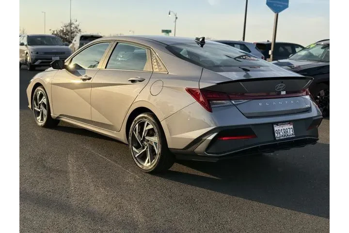 $23222 : Hyundai ELANTRA Hybrid 2025 image 9