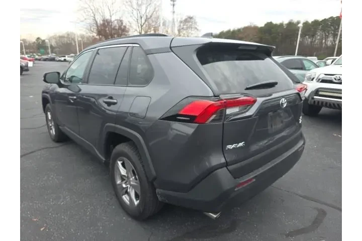 $30608 : Toyota RAV4 2024 AWD XLE 4dr image 6