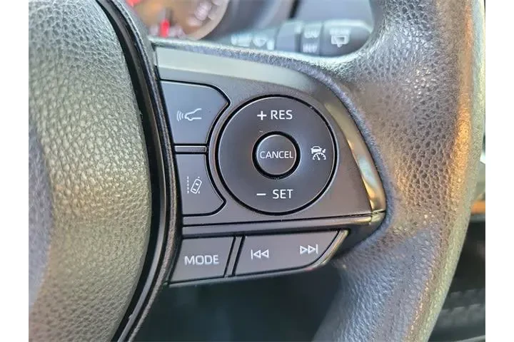 $28990 : Toyota RAV4 2022 XLE 4dr SUV image 6