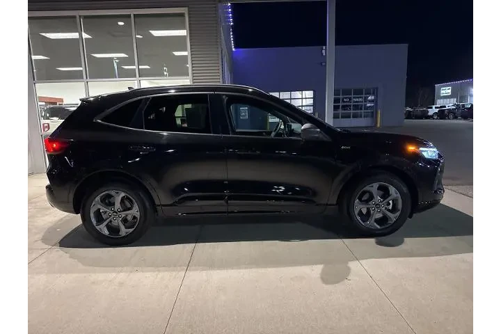 $25900 : Ford Escape 2023 AWD ST-Line image 9