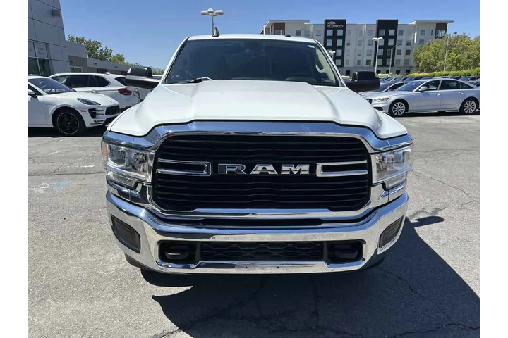 $35710 : 2019 2500 Big Horn image 4