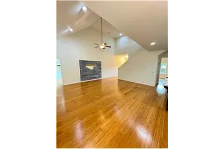 $3200 : Rental property with 4 bedro image 10