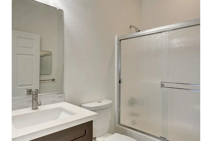 $2398 : Hemlock Gardens Apartment Home image 5