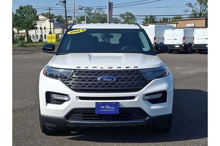 $33988 : Ford Explorer 2023 AWD XLT 4 image 2