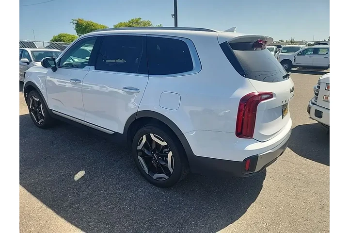 $32991 : Kia Telluride 2023 S 4dr SUV image 9