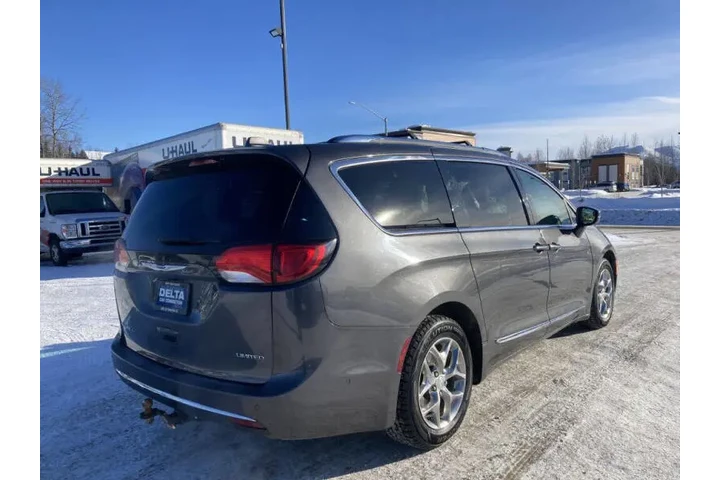 $18398 : 2018 Pacifica Limited image 6