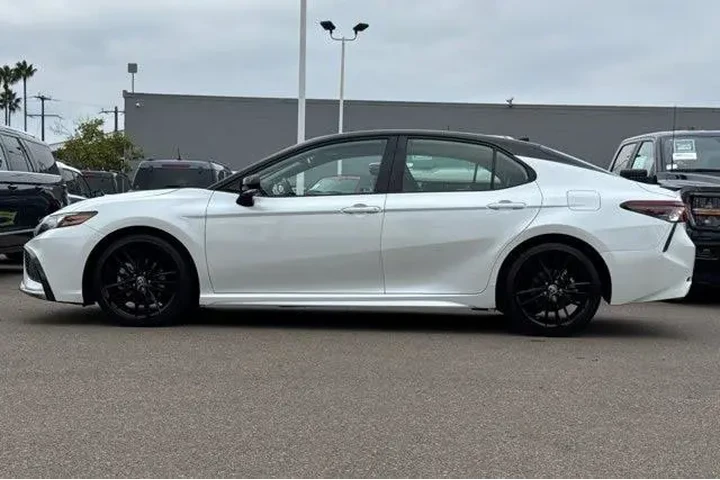 $29900 : Toyota Camry Hybrid 2023 XSE image 9