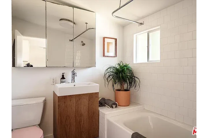 $1256 : BUILDING SMILES & COMFORT image 5