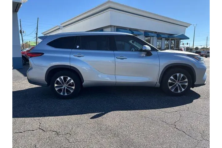 $24895 : Toyota Highlander 2021 XLE 4 image 4