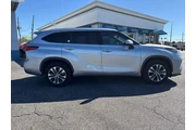 $24895 : Toyota Highlander 2021 XLE 4 thumbnail